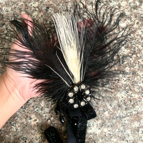 Flapper Feathers Headband 1920’s Style feature sparkling Rhinestones & Beads - Picture 4 of 8